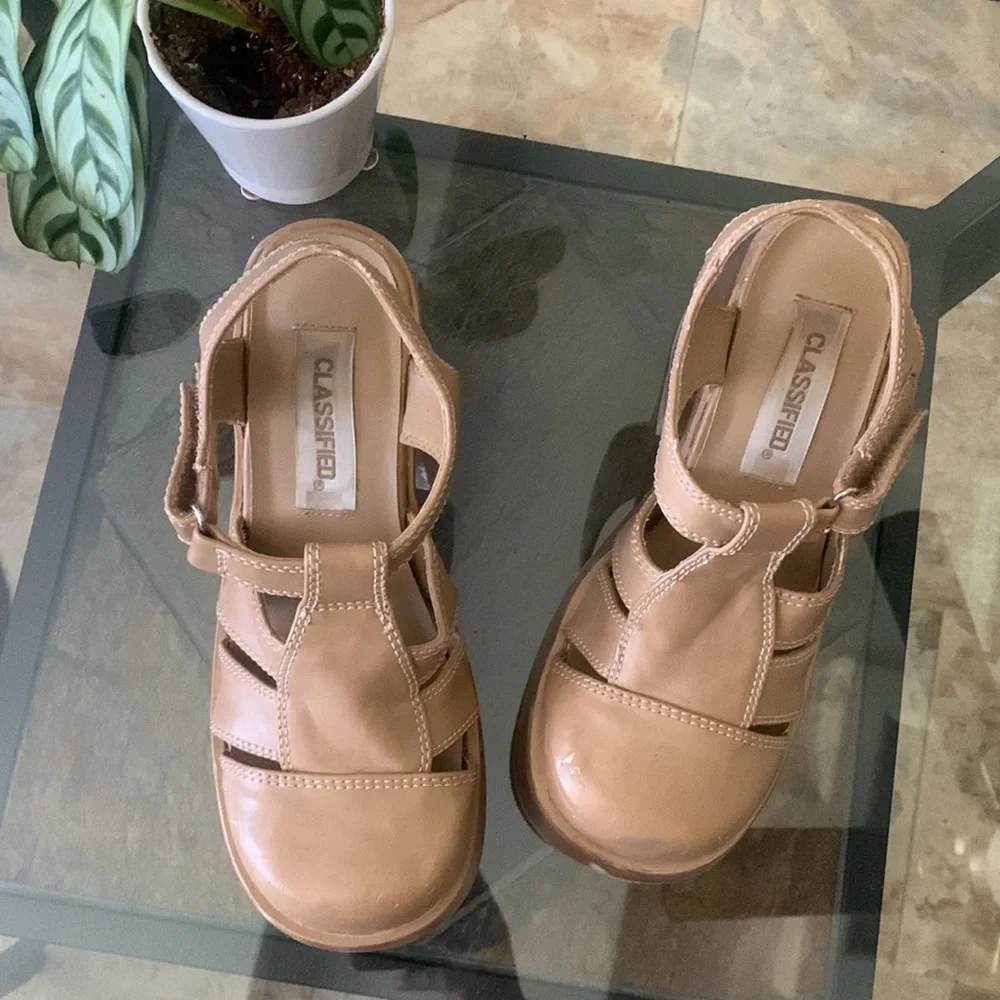 Y2K CLASSIFIED FLARED CHUNKY HEEL SANDALS
